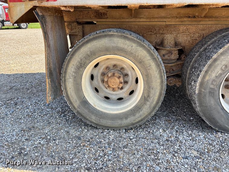 image for item ER3110 2005 Peterbilt 378 dump truck