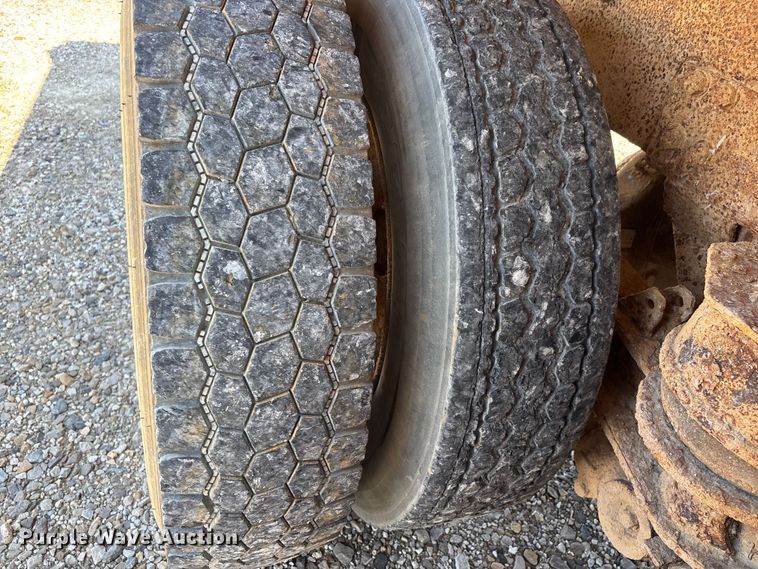 image for item ER3110 2005 Peterbilt 378 dump truck