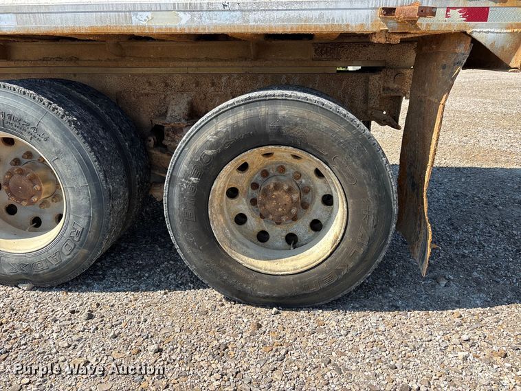 image for item ER3110 2005 Peterbilt 378 dump truck