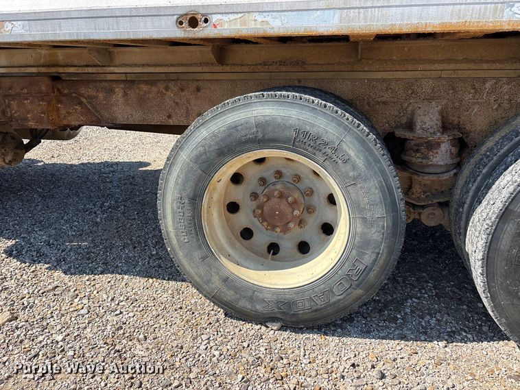 image for item ER3110 2005 Peterbilt 378 dump truck