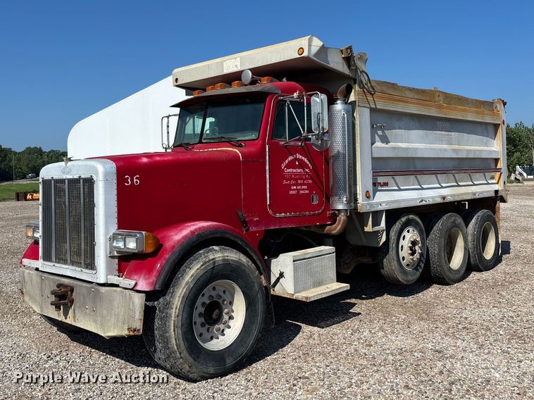 2005 Peterbilt 378 dump truck