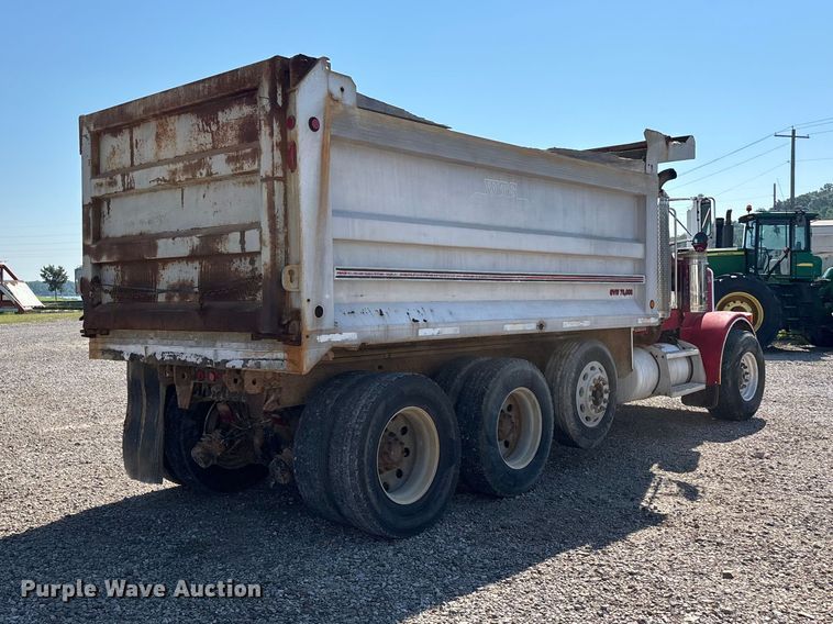 image for item ER3111 2005 Peterbilt 378 dump truck