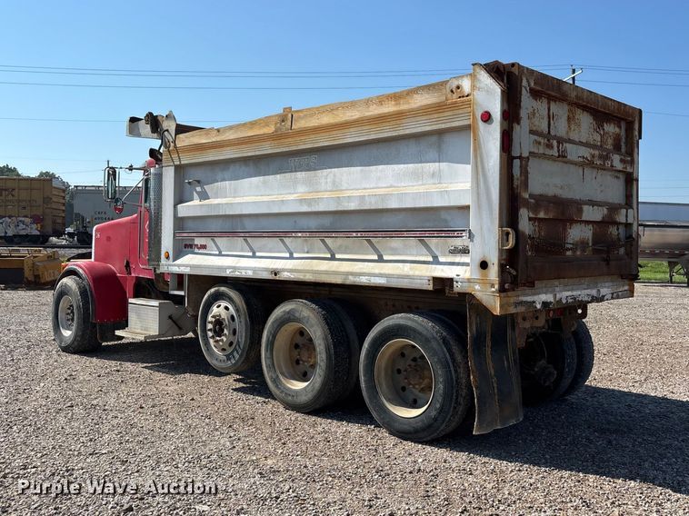 image for item ER3111 2005 Peterbilt 378 dump truck