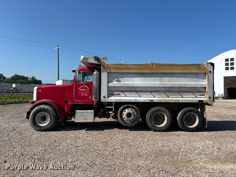 image for item ER3111 2005 Peterbilt 378 dump truck