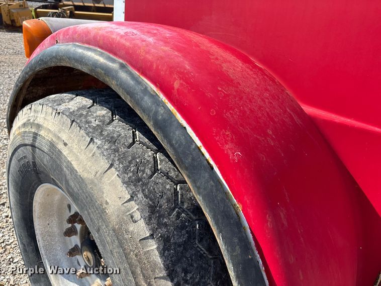 image for item ER3111 2005 Peterbilt 378 dump truck