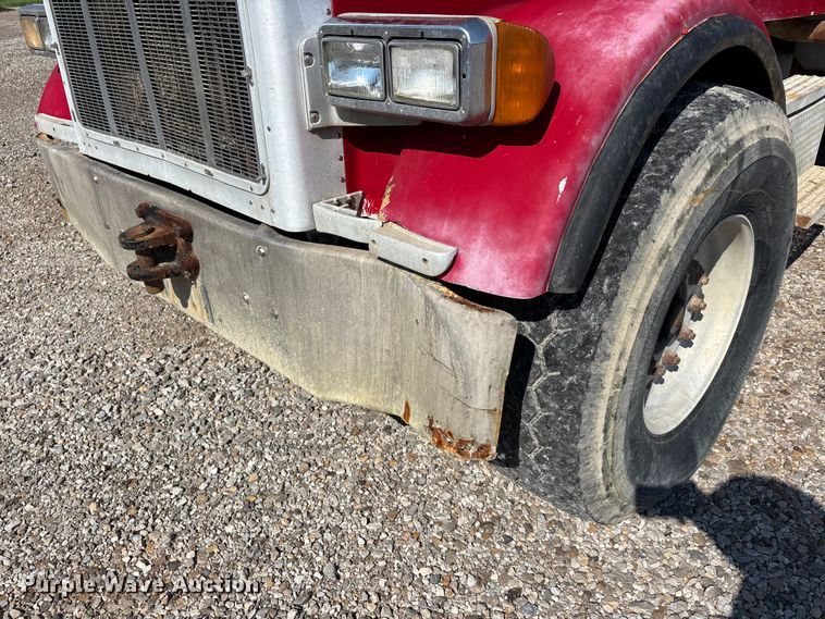image for item ER3111 2005 Peterbilt 378 dump truck