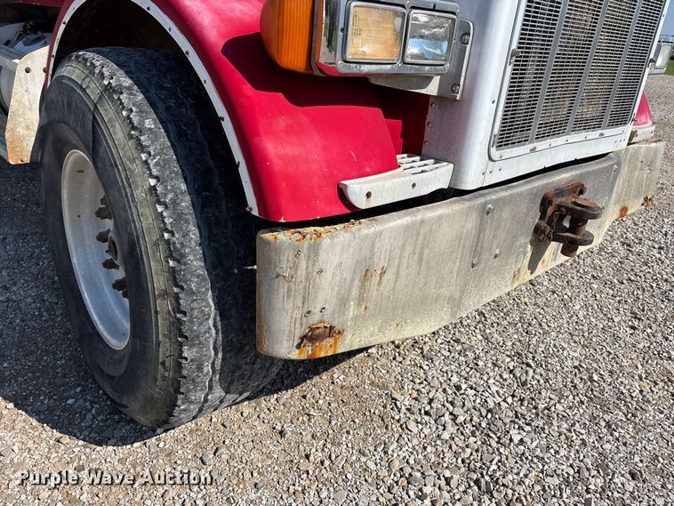 image for item ER3111 2005 Peterbilt 378 dump truck