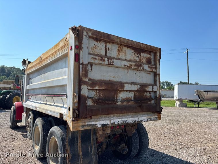 image for item ER3111 2005 Peterbilt 378 dump truck