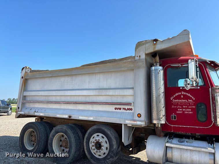 image for item ER3111 2005 Peterbilt 378 dump truck