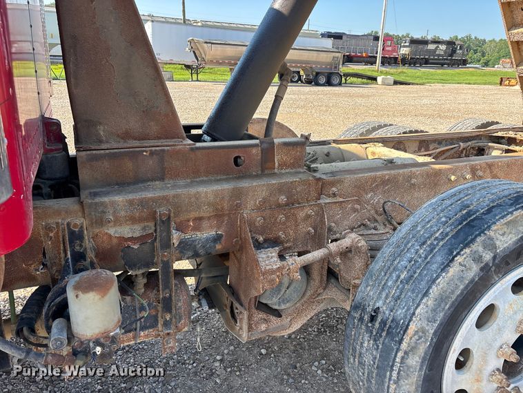 image for item ER3111 2005 Peterbilt 378 dump truck