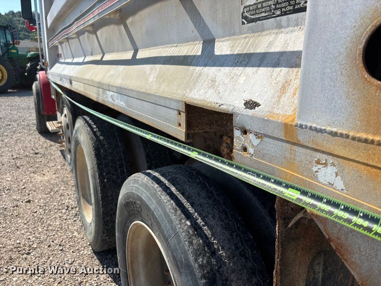 image for item ER3111 2005 Peterbilt 378 dump truck