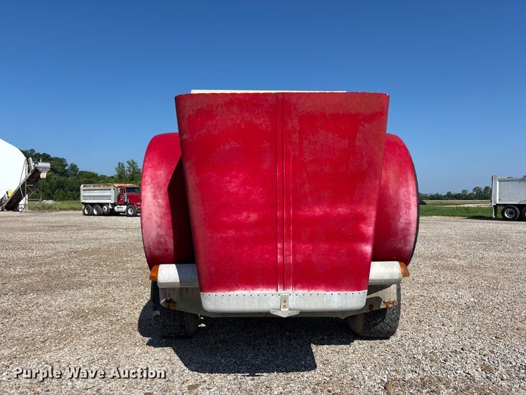 image for item ER3111 2005 Peterbilt 378 dump truck