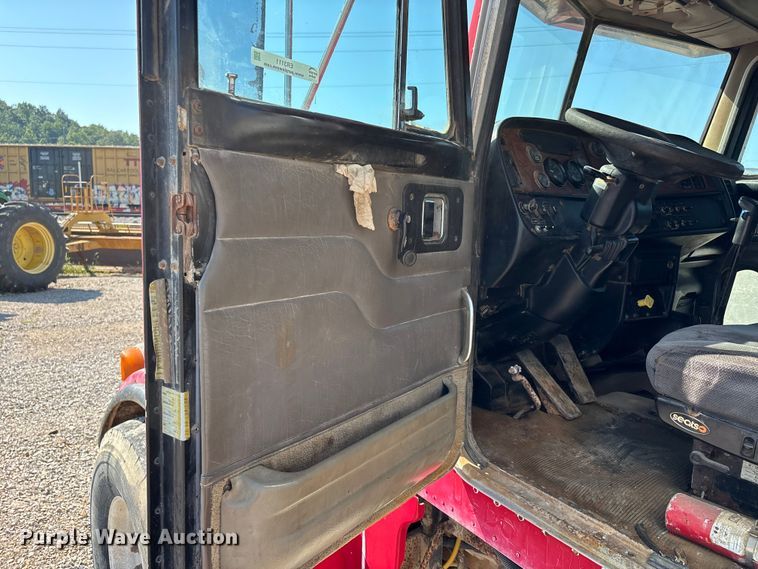 image for item ER3111 2005 Peterbilt 378 dump truck