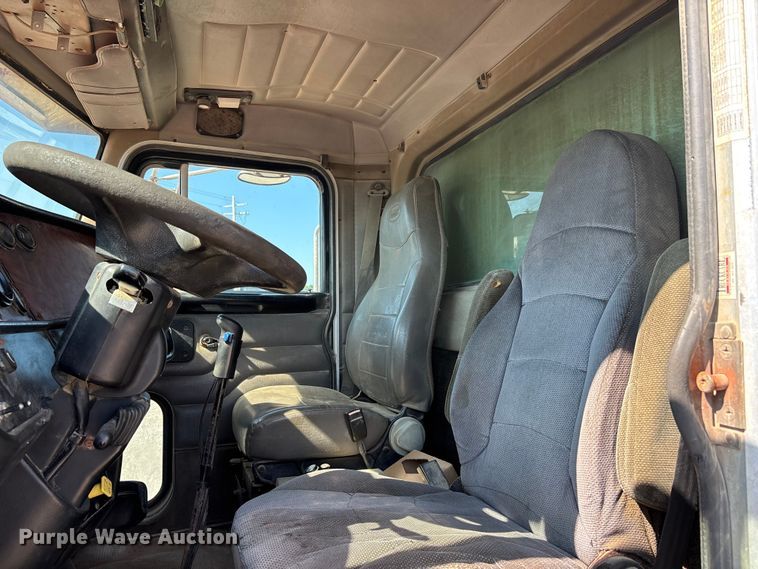 image for item ER3111 2005 Peterbilt 378 dump truck