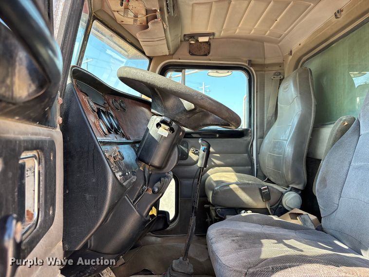 image for item ER3111 2005 Peterbilt 378 dump truck