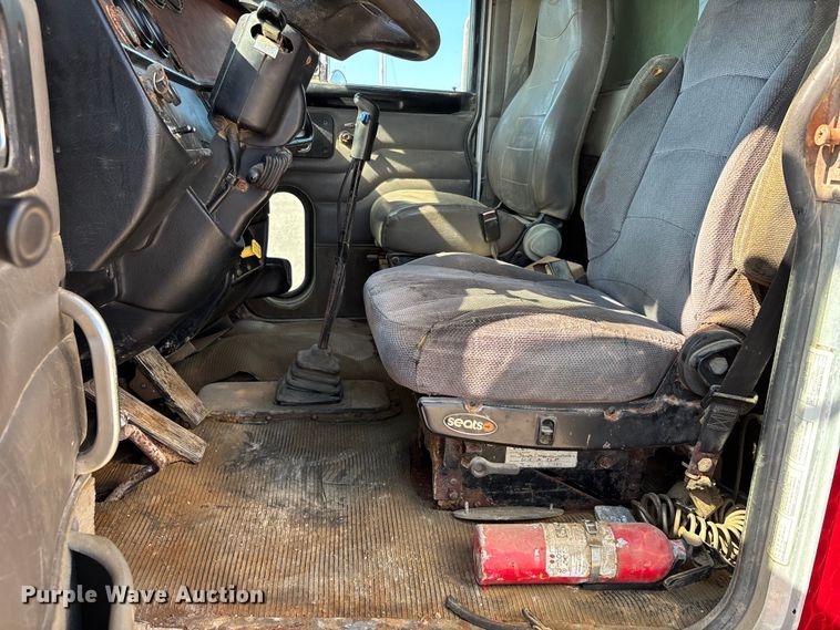 image for item ER3111 2005 Peterbilt 378 dump truck