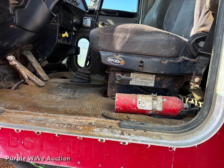 image for item ER3111 2005 Peterbilt 378 dump truck