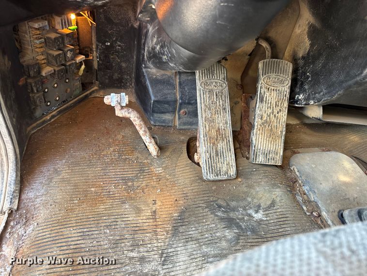 image for item ER3111 2005 Peterbilt 378 dump truck