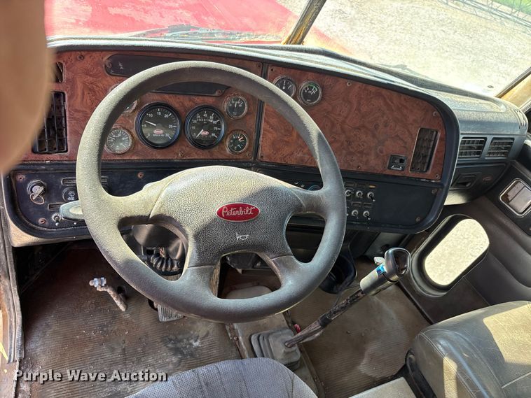 image for item ER3111 2005 Peterbilt 378 dump truck