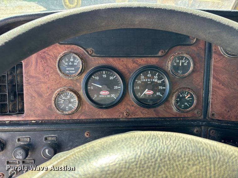 image for item ER3111 2005 Peterbilt 378 dump truck