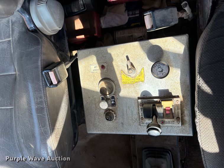image for item ER3111 2005 Peterbilt 378 dump truck