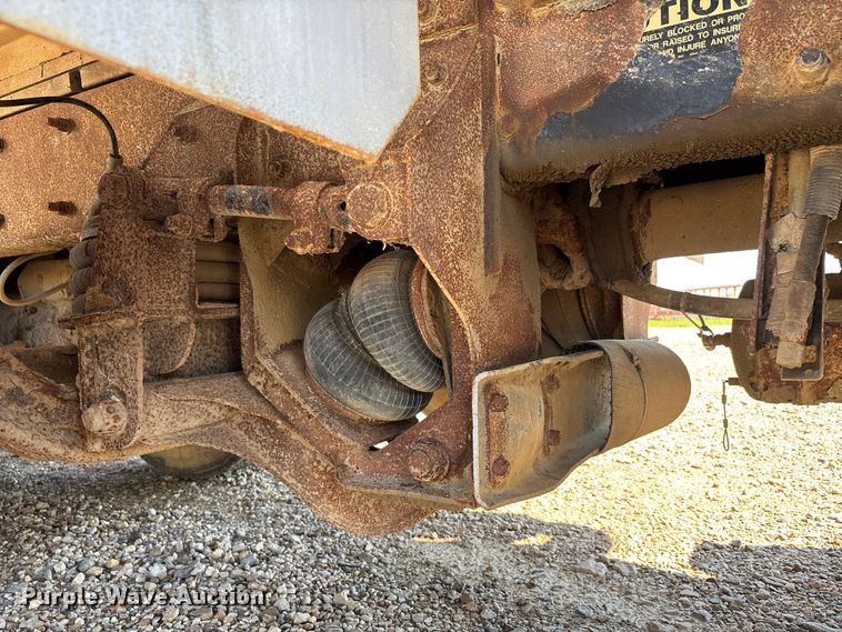 image for item ER3111 2005 Peterbilt 378 dump truck