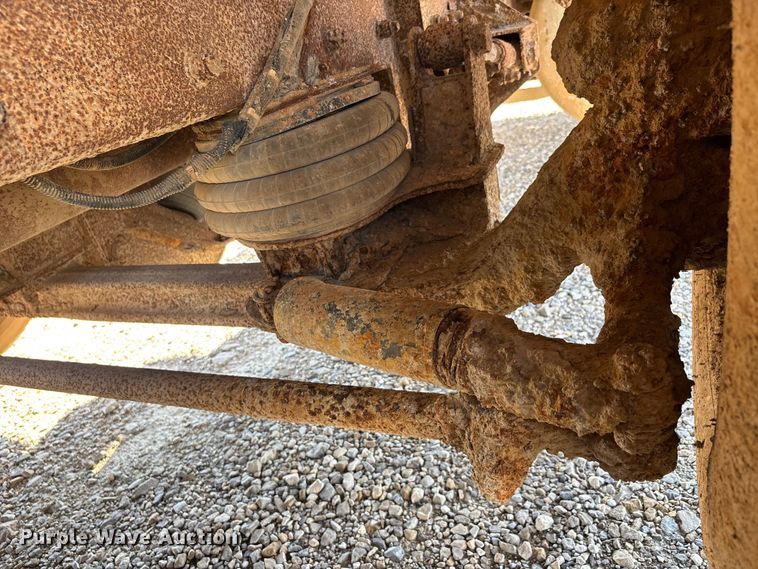 image for item ER3111 2005 Peterbilt 378 dump truck