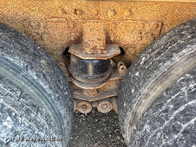 image for item ER3111 2005 Peterbilt 378 dump truck