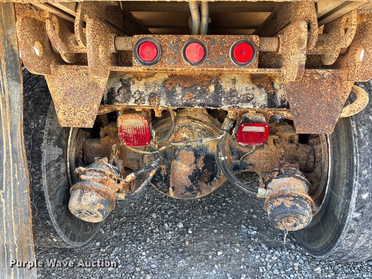 image for item ER3111 2005 Peterbilt 378 dump truck