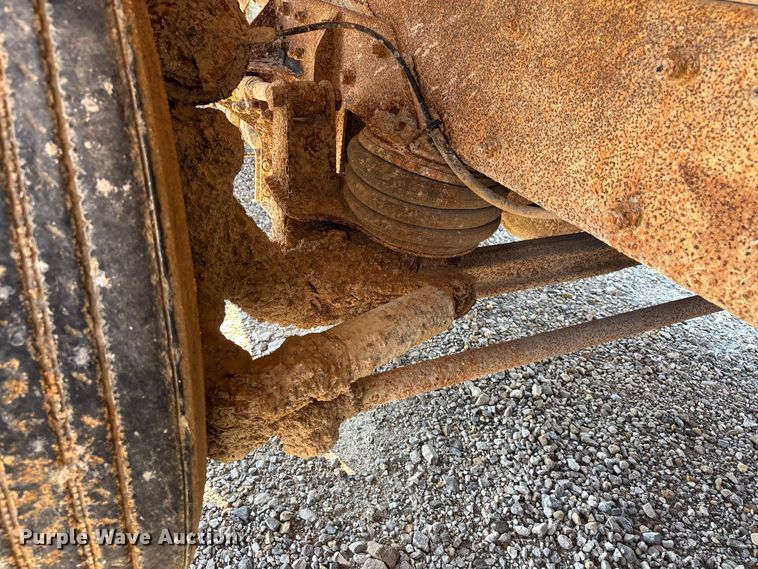 image for item ER3111 2005 Peterbilt 378 dump truck