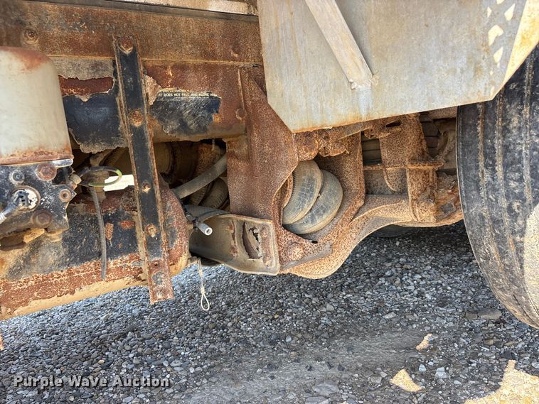 image for item ER3111 2005 Peterbilt 378 dump truck