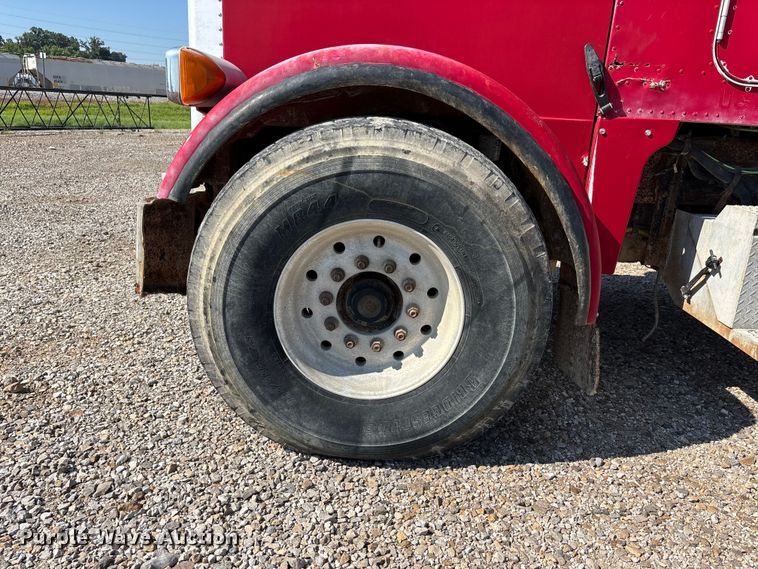 image for item ER3111 2005 Peterbilt 378 dump truck