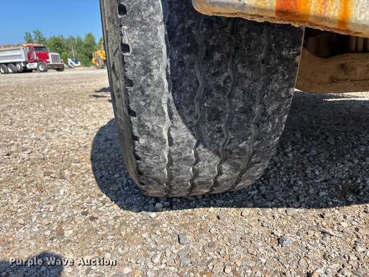 image for item ER3111 2005 Peterbilt 378 dump truck