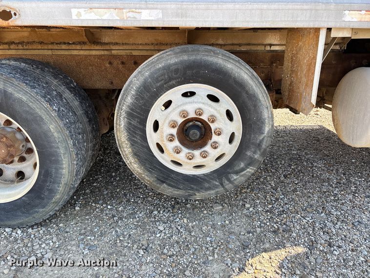 image for item ER3111 2005 Peterbilt 378 dump truck
