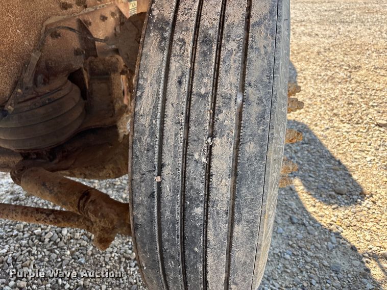image for item ER3111 2005 Peterbilt 378 dump truck