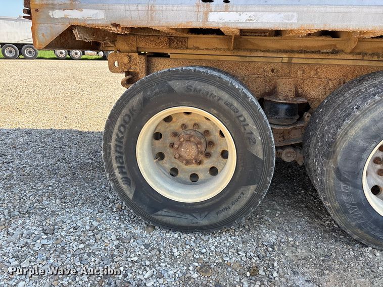 image for item ER3111 2005 Peterbilt 378 dump truck