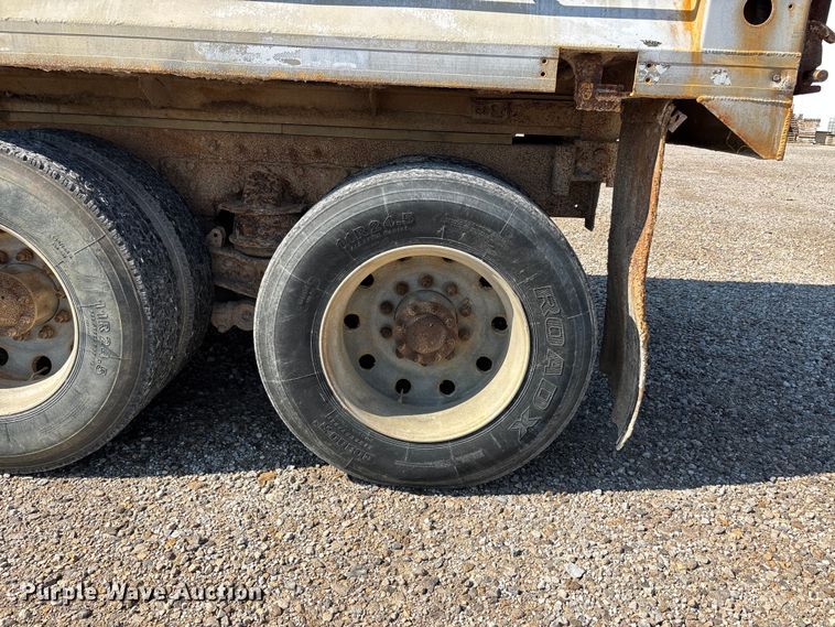 image for item ER3111 2005 Peterbilt 378 dump truck