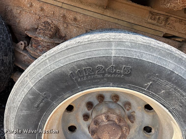 image for item ER3111 2005 Peterbilt 378 dump truck