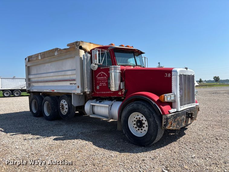 image for item ER3112 2005 Peterbilt dump truck