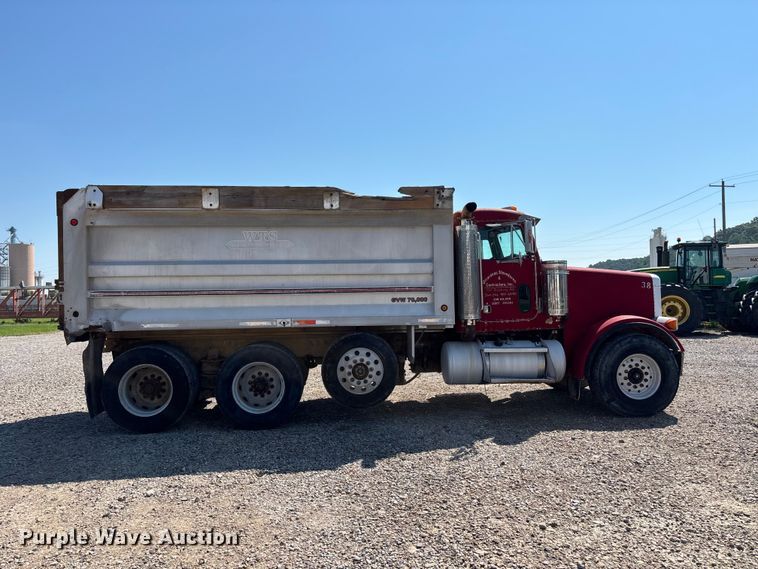 image for item ER3112 2005 Peterbilt dump truck
