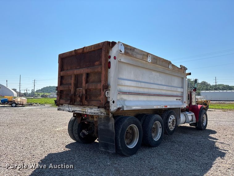 image for item ER3112 2005 Peterbilt dump truck