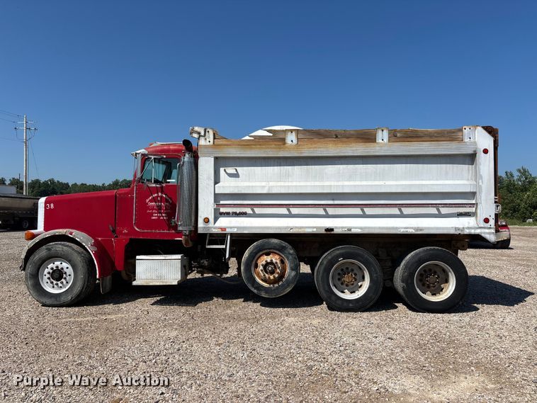image for item ER3112 2005 Peterbilt dump truck