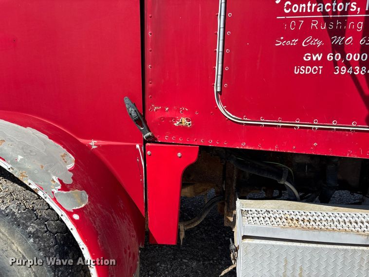 image for item ER3112 2005 Peterbilt dump truck