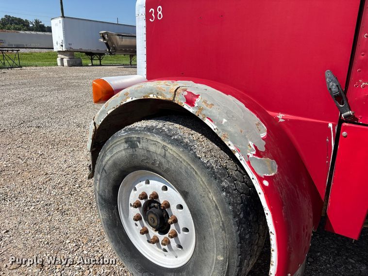 image for item ER3112 2005 Peterbilt dump truck