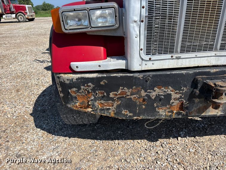 image for item ER3112 2005 Peterbilt dump truck