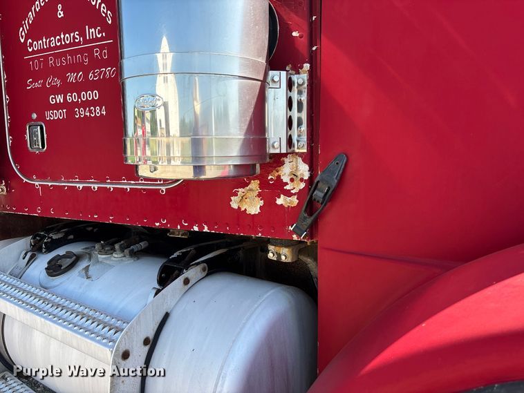 image for item ER3112 2005 Peterbilt dump truck