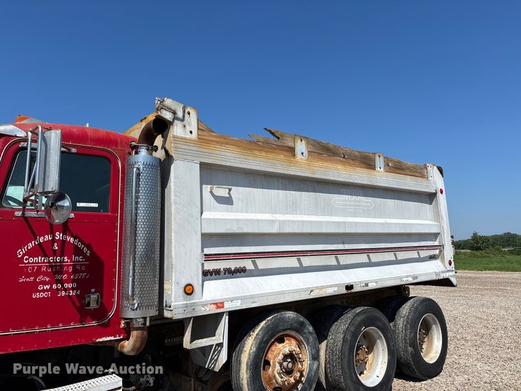image for item ER3112 2005 Peterbilt dump truck