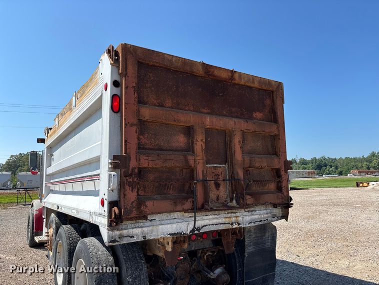 image for item ER3112 2005 Peterbilt dump truck