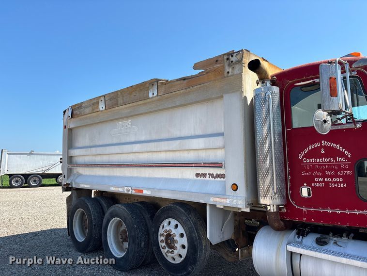 image for item ER3112 2005 Peterbilt dump truck