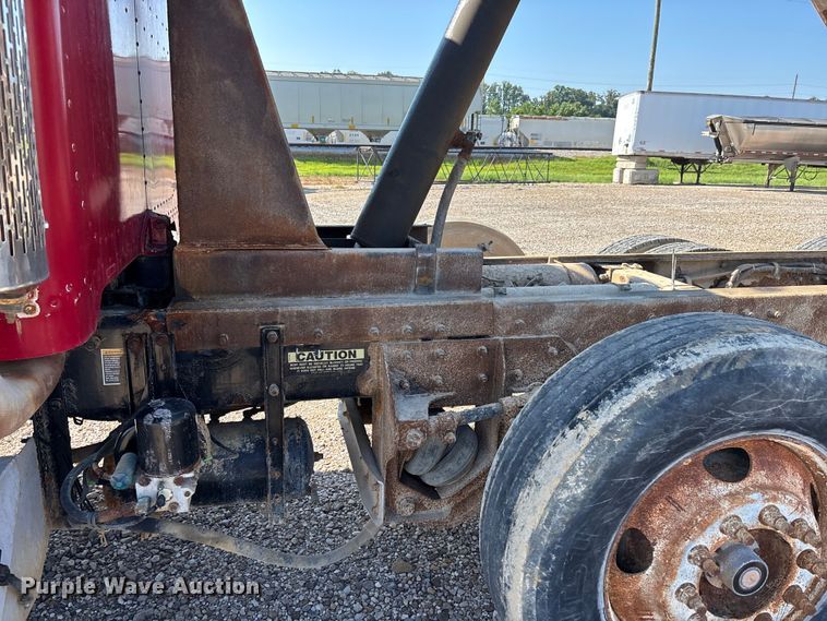 image for item ER3112 2005 Peterbilt dump truck